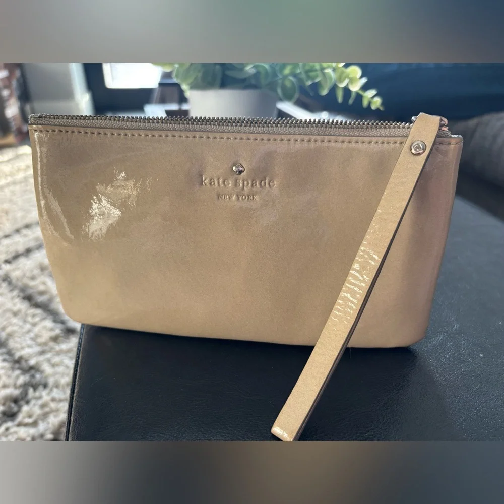 Kate Spade Harrison Street Jenny Ann Metallic‎ Gold Wristlet